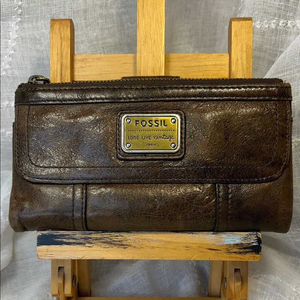Fossil distressed leather preloved wallet